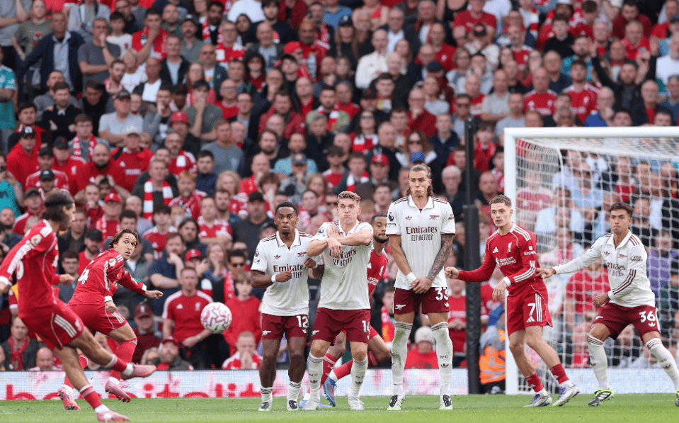 记者：曼联仍然对巴莱巴感兴趣，下次求购可能压低报价（记者：曼联对巴莱巴兴趣未减，下一轮报价可能下调）