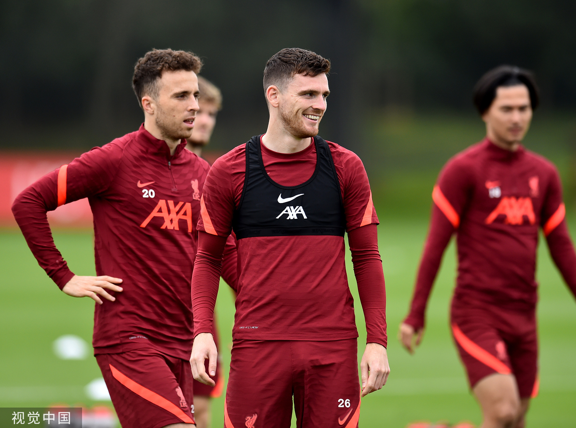 马卡：贝林和姆巴佩被拽倒均未获点，皇马对裁判非常愤怒（马卡报：贝林厄姆与姆巴佩遭拉倒均未判点球，皇马怒批裁判）