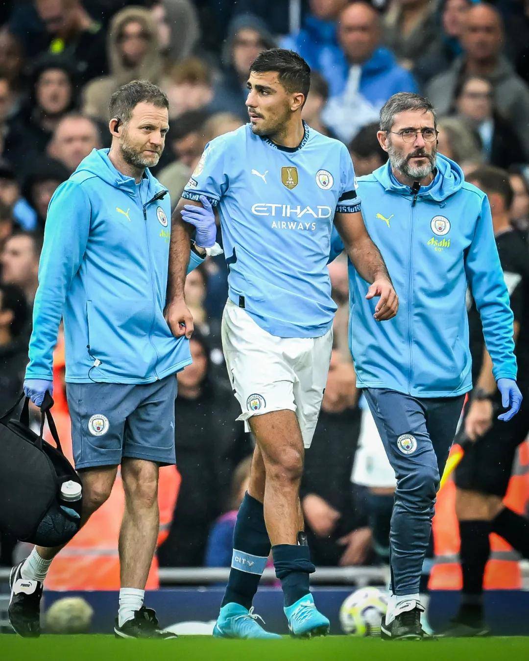 阿贾克斯客场4-2卡拉巴赫，格洛赫双响，多尔贝格、加埃建功（阿贾克斯客场4-2击退卡拉巴赫：格洛赫梅开二度，多尔贝格、加埃破门）