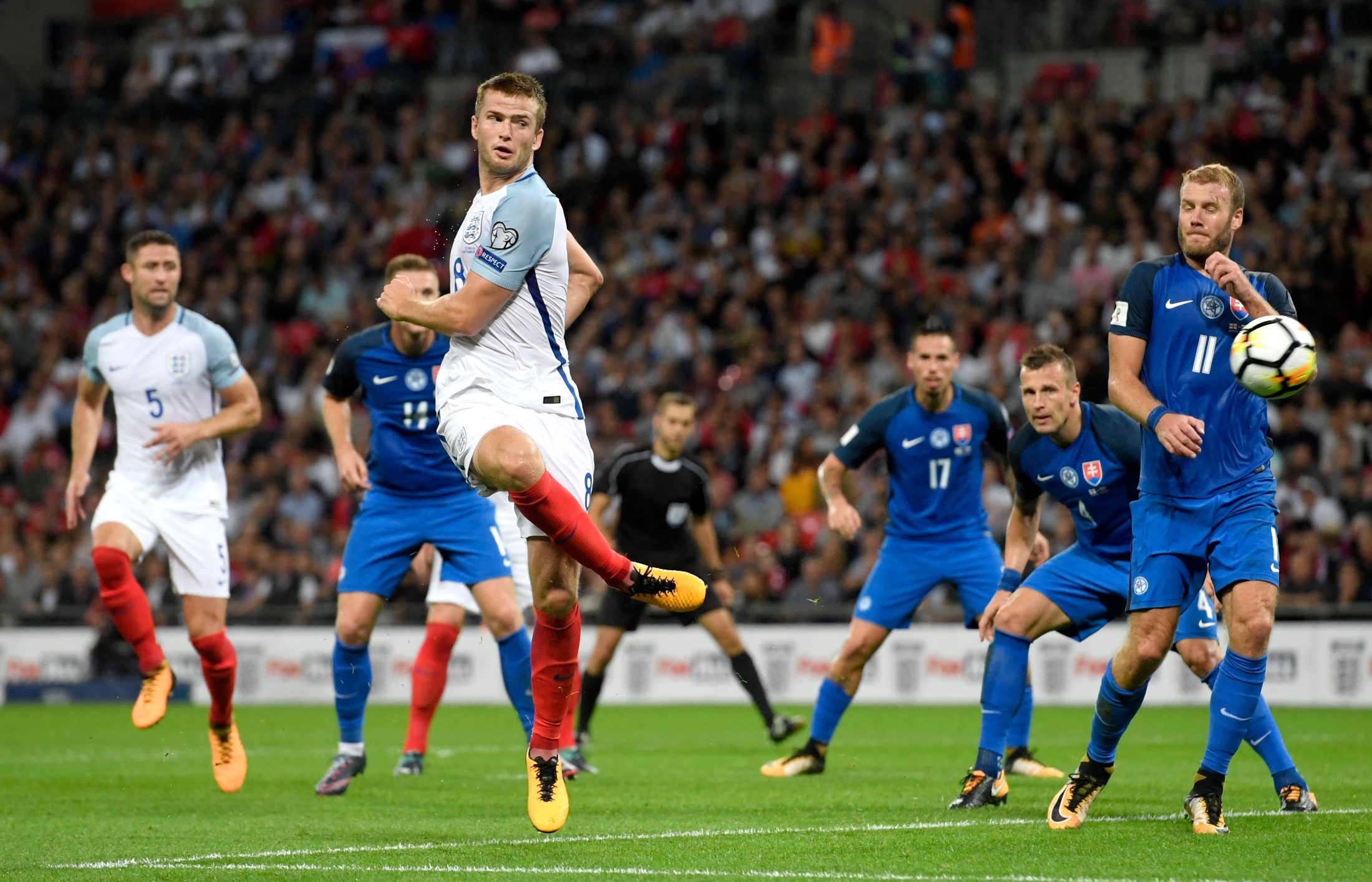 孔蒂：卡拉巴赫是这赛季的欧冠黑马；卢卡库还没做好复出准备（孔蒂称卡拉巴赫或成本季欧冠黑马，卢卡库复出尚未就绪）