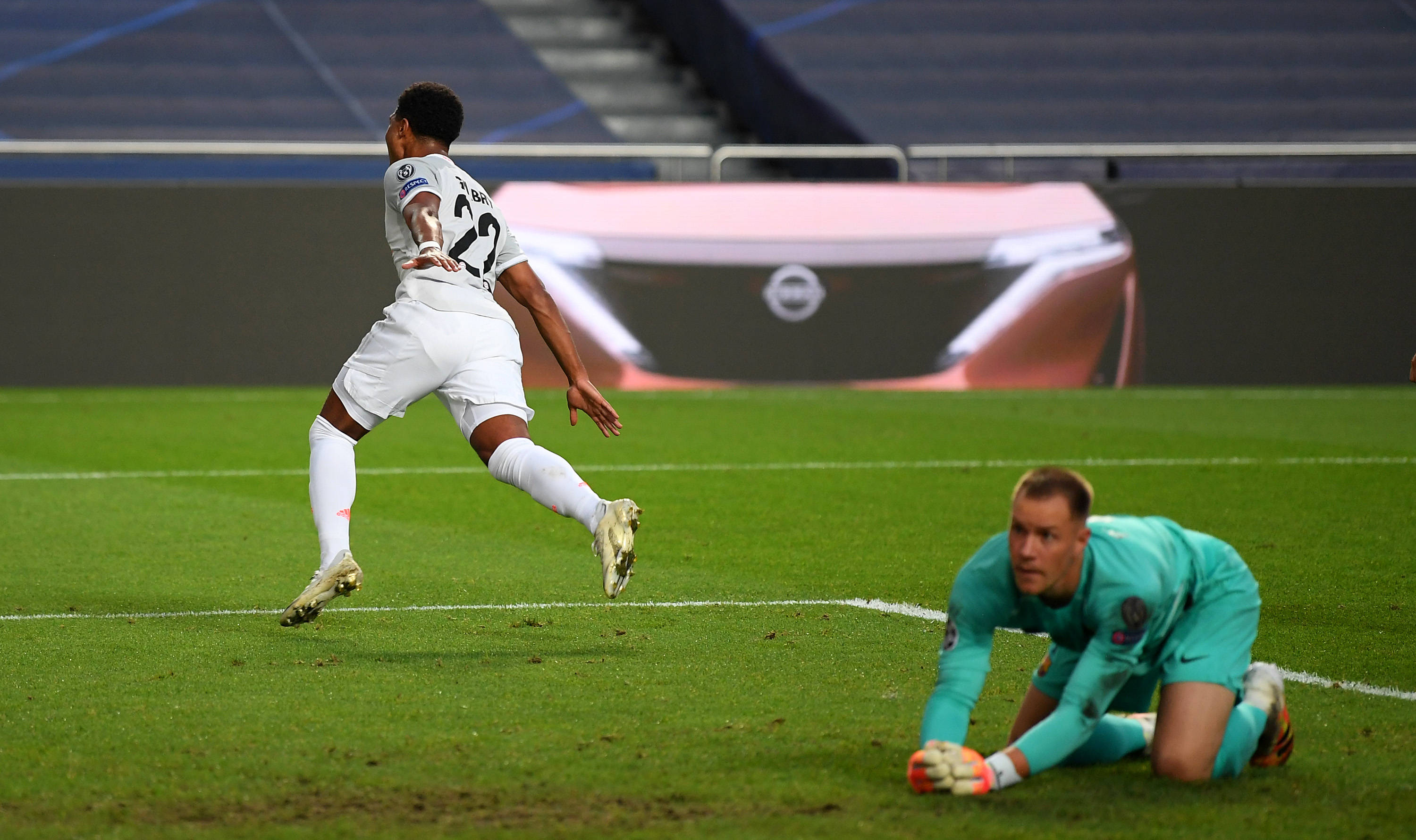 索默：我会弹吉他和钢琴；退役后我应该不当教练，压力太大了（索默谈退役规划：会吉他和钢琴，不当教练，压力太大）