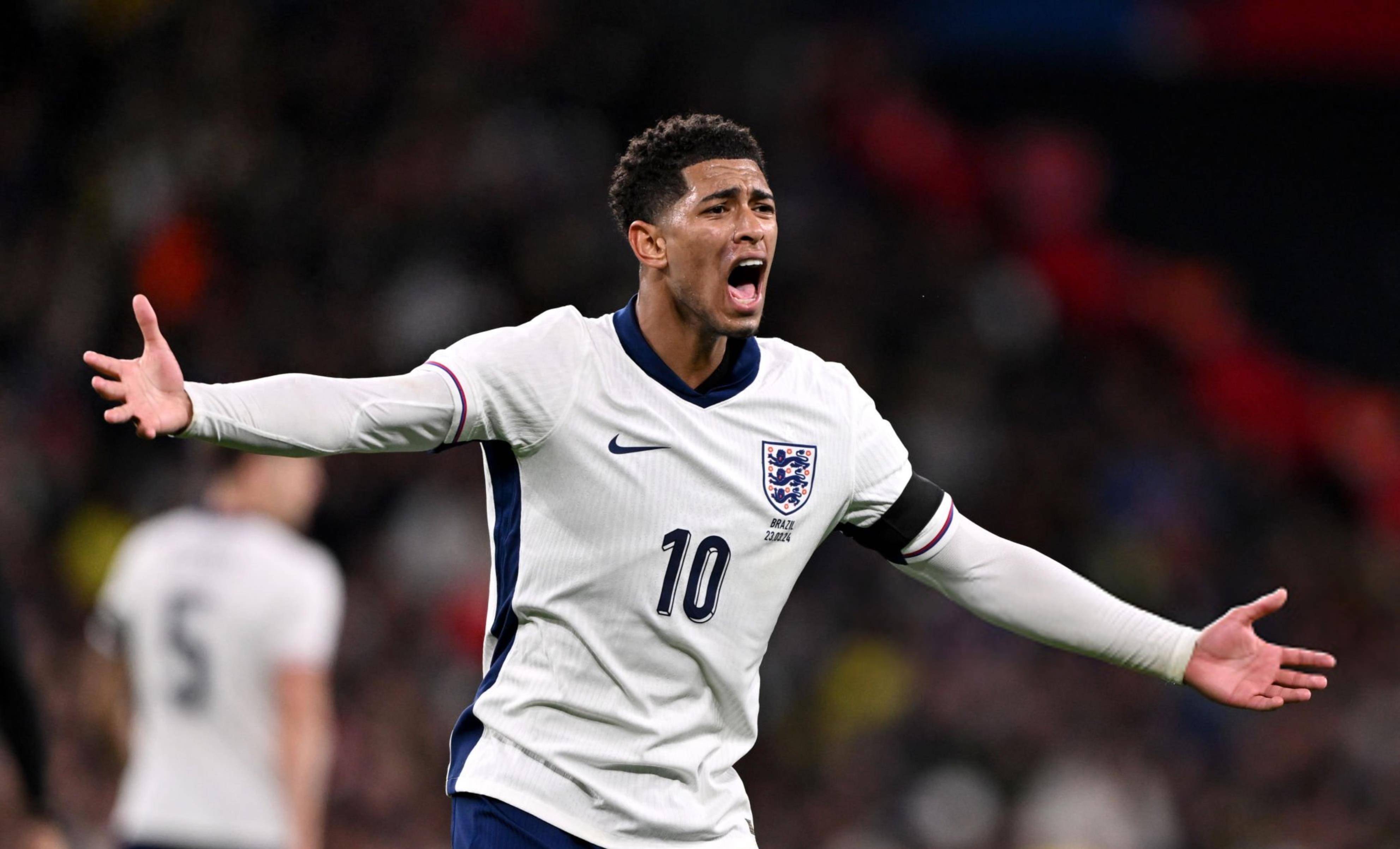 中国龙之队11周年球迷大会圆满举行 共赴山城之约（中国龙之队11周年球迷盛会圆满落幕 相约山城共庆）